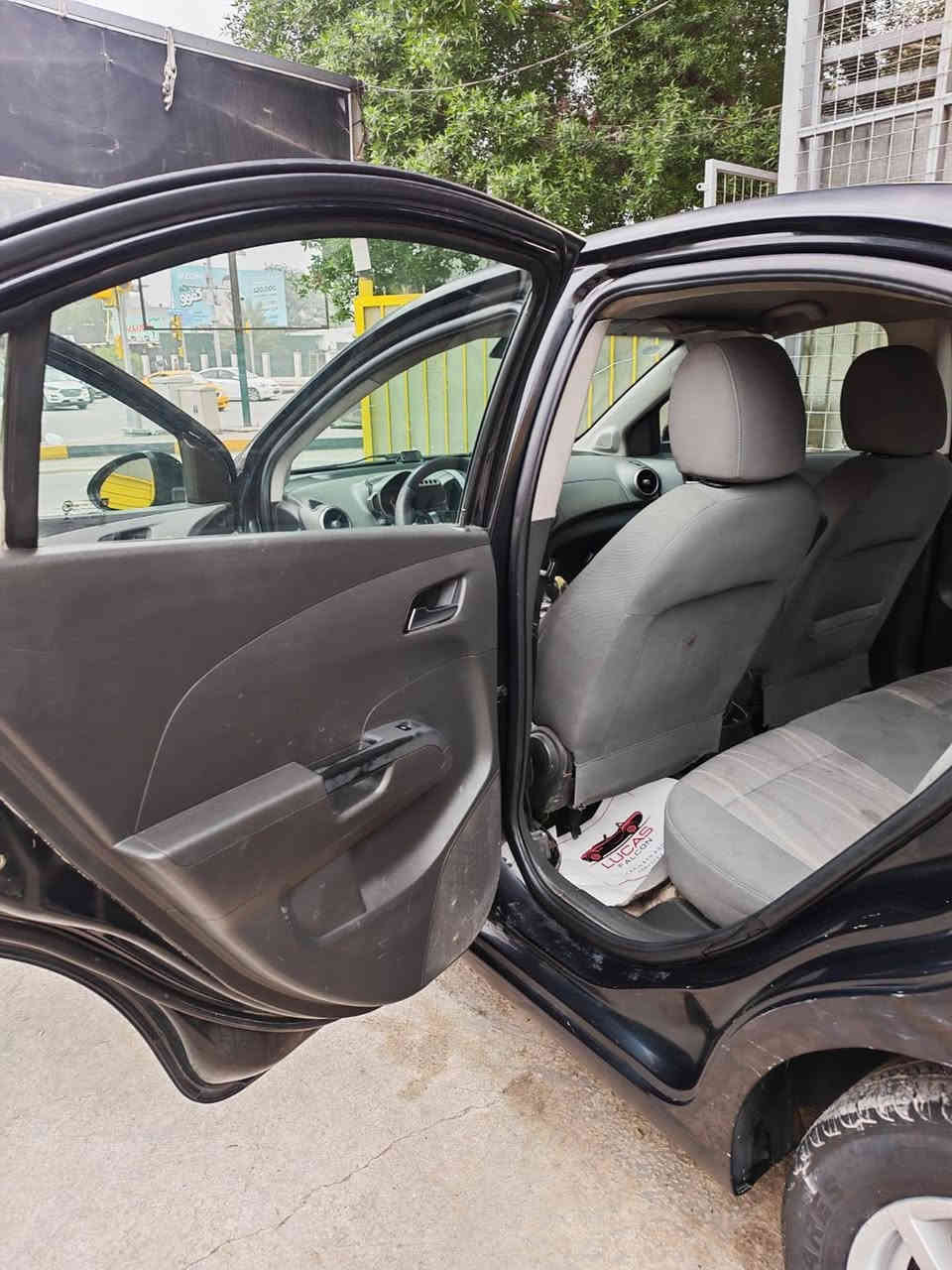 السلام عليكم عندي شوفر سونك للبيع فقط بيهة ضربه بالباب الخلفي تدفئه تبريد شغال للاستفسار ***********
