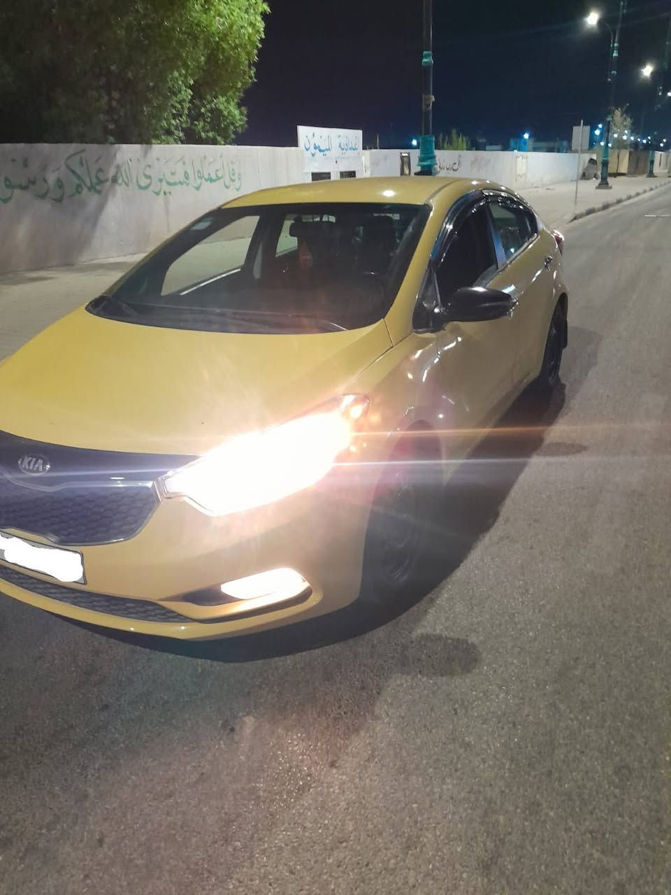 السلام عليكم 
سيارة فورتي موديل ٢٠١٤
رقم بغداد هيئتها مصفرة 
والمداور ثاني يوم محرك ٢٠٠٠  وكير خير من الله تبريد شغال 
شاشة كاميرات
 مرايات شفط
سعرها ٨٨ وبيها مجال للشراي 
***********
***********
