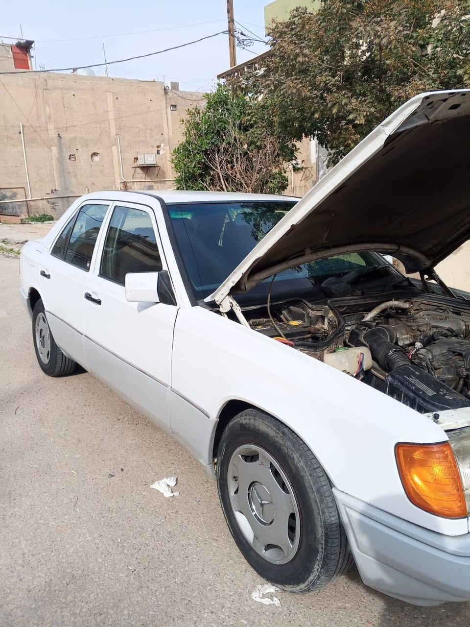 سلام عليكم
مرسيدس E300 للبيع
رقم كركوك 

محرك 3000 بطه 

موديل 88 محدثه للموديل 91 

سنوية بأسمنا لغاية 2027 + دفتر بانزين موجودة 

فقط حزام صبغ 

بشرط 

سعر 66 وبيها مجال 

شراي يتصل على هذا رقم 

***********
