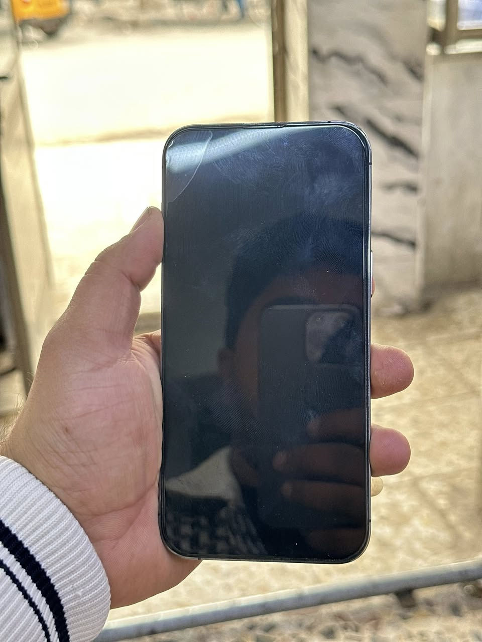 سلام عليكم آيفون 14برو ماكس للبيع الذاكره256البطاريه88الجهاز مامفتوح ابد عل وضع الشركه مامبدل بي شي ***********العنوان بغداد حي النصر
