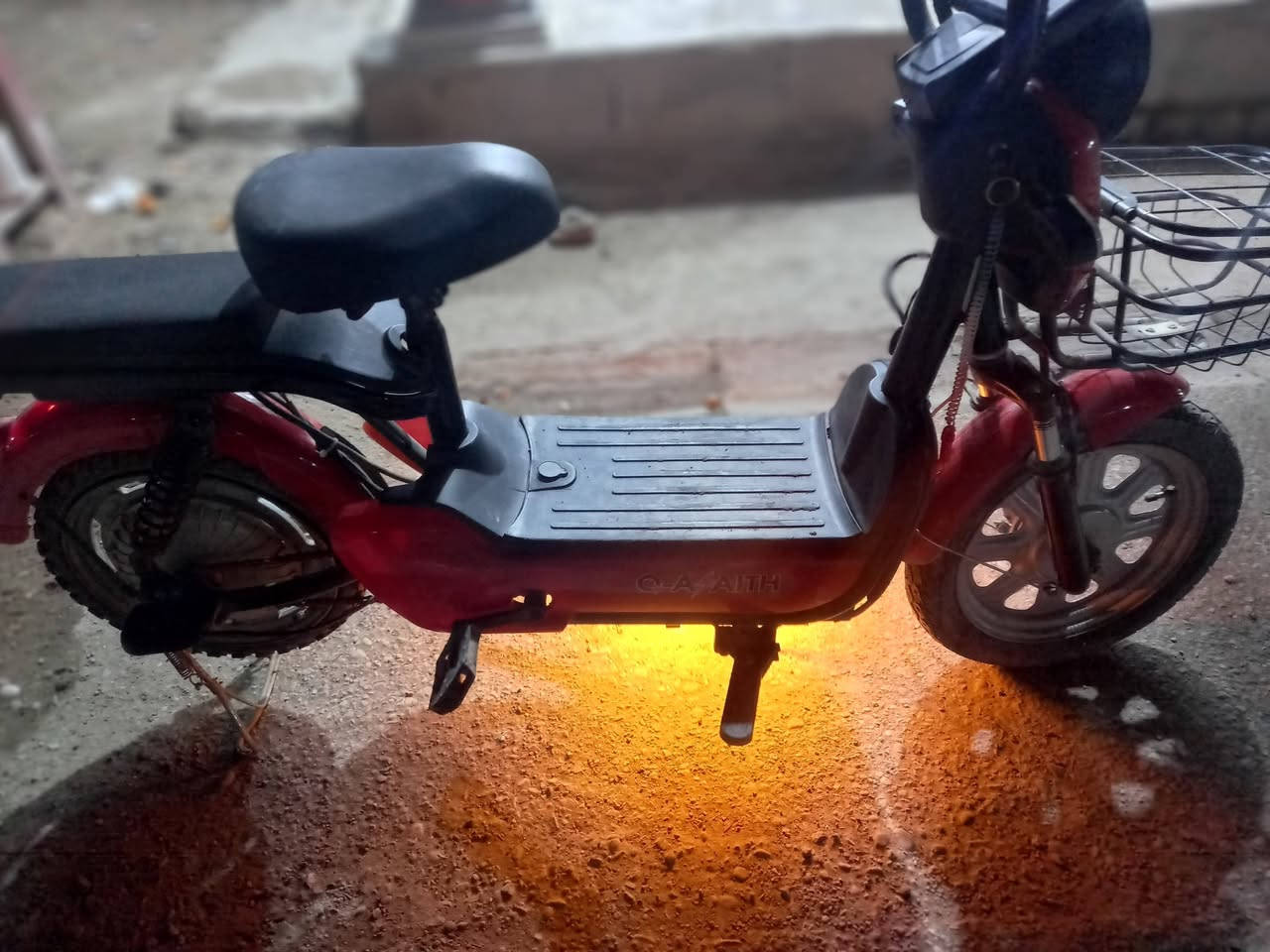 بايسك شحن ٤ بطاريات العنون  ديالى بعقوبة شفتة أمام مخبز السندباد للاستفسار*********** ولسعر٣٥٠ وبي مجال موديل ٥٢
