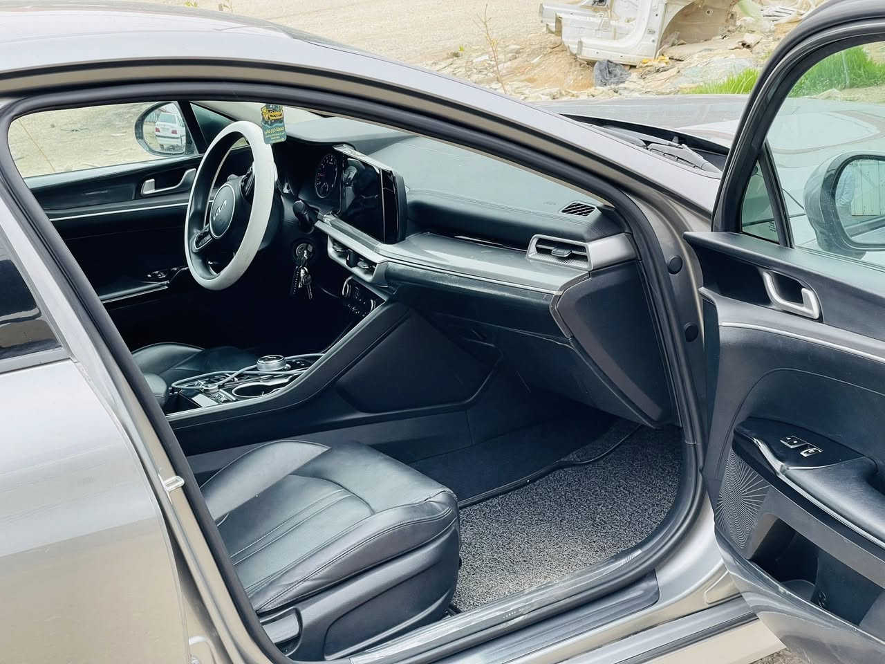 السلام عليكم
K52023 وارد كوري غاز اصل  مرقم بغداد باسمي تحويل ثاني يوم حادث السياره بدون دواخل السونار مرفق معه الصور  
شاشه تاب هندبيرك بصمه تحكم استيرن سياره جديده مكينه وكير صدر جاهزه مابيه اي نقص 
كشنات الامامي تدفىة
*********** مكان واسط
