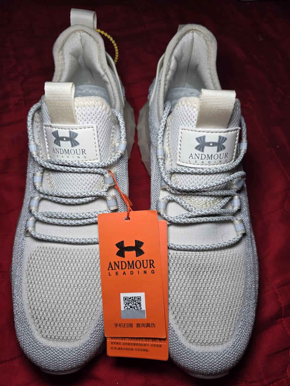 ماركه عالميه اندر ارمر متوفر بلون اسود وابيض وجميع القياسات ***********
