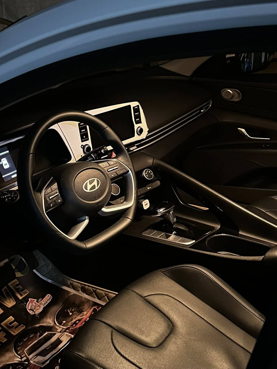 🔹 للبيع: هيونداي إلنترا 2025 وارد صيني 🔹

السيارة نظيفة جدًا واستعمال شخصي، Clean Title وتفحص قبل الشراء.

المواصفات:
 • 📌 الموديل: 2025
 • 📌 الوارد: صيني
 • 📌 اللون الخارجي: أبيض
 • 📌 الداخلية: جلد أسود
 • 📌 ناقل الحركة: أوتوماتيك
 • 📌 المحرك: 1500 سي سي
 • 📌 عدد الكيلومترات: 19,000 كم
 • 📌 الحالة: Clean Title – خالية من الحوادث

💰 السعر:
👉 158 ورقة (قابل للتفاوض البسيط)

📞 رقم الهاتف:
***********
