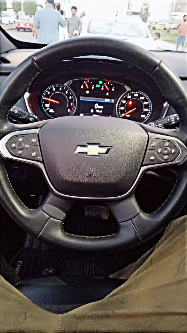 السلام عليكم ترافرس موديل 23
مواصفات Lt2  معروفة 
مفتاح التشغيل بصمة وتشغيل عن بعد 
3 قطع تبريد 
5 بصمات ابواب 
صندوق كهرباء 
كشانات الامامية كهرباء 
تدفئة بالكشنات 
تدفئة مقود 
سايد بريك بصمة 
شاحن موبايل واير ليس 
مخارج UBS
رادار امامي + تحديد مسار 
رادار جانبي نظام النقاط العمياء 
اشارة بالمرآة 
شاشة قاصة تدعم نظام الاندروي
كشافات امامية زنون 
حجم الاطارات 18 انج ويل كب 
حجم المحرك 6 سلندر  3600 
ناقل الحركة 9 نمر 
عداد المسافات الحالي 27000 الف مايل 
السيارة رقم بغداد الجديد انكليزي 
الضرر باب الامامي الايمن مبدل قطعة اصلية 
يوجد بارد خفيف في مؤخرة  الجاملغ  الامامي 
ايرباك كشن + بردات ضارب 
جميع صور المزاد مرفقة بالمنشور 
عنوان بغداد رقم الهاتف *********** بي وتساب
