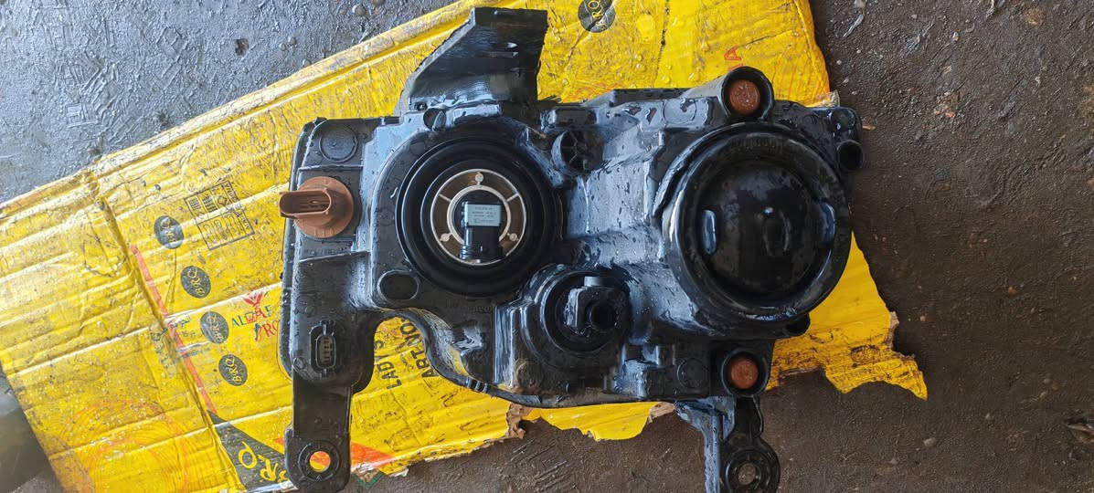 السلام عليكم لايت جيب يمين أصلي ***********
