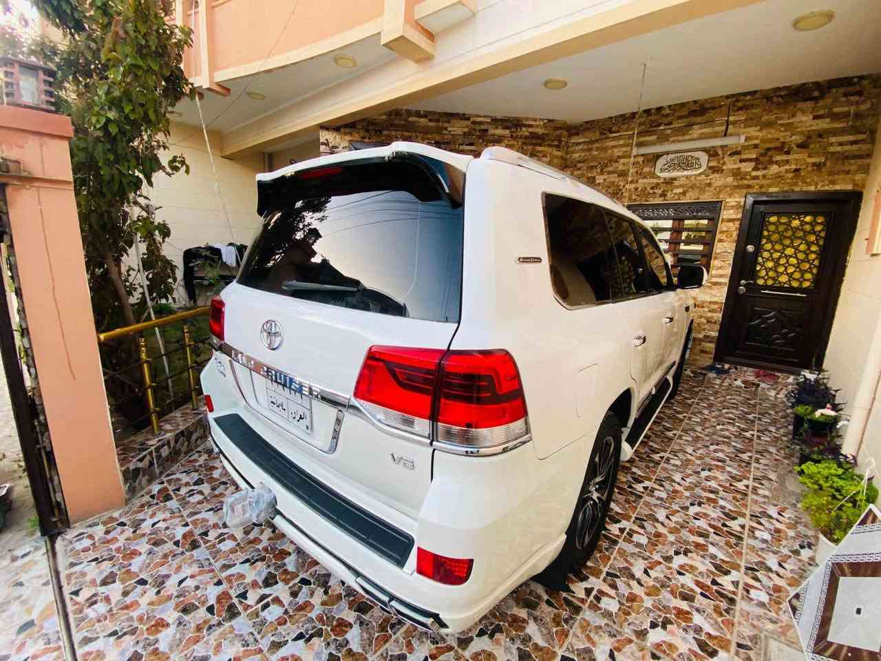 سلام عليكم

تيوتا لاند كروزر
موديل 2010 محدثة تحديث كامل إلى 2021 (داخل وخارج)

 كير المحرك شرط، معروف عن اللاند كروزر اعتماديتها
السيارة مصبوغة صبغ عام للتجديد

✔️ جاهزة من كل النواحي
✔️ تبريد وتدفئة شغال 100%
✔️ بصمة + تشغيل
✔️ دخول ذكي
✔️ حساسات أمامية وخلفية
✔️ كاميرا خلفية
✔️ شاشة حديثة (أندرويد / خرائط / بلوتوث)
✔️ نظام صوتي محسن
✔️ تحكم بالدركسون (ستيرن كنترول)
✔️ مثبت سرعة
✔️ مرايا كهرباء + طي
✔️ لايتات زينون عدسة بيض + LED
✔️ فتحة سقف

المواصفات GXR_i

السيارة ما بيها أي نقص، تحديث متعوب عليها
الضرر فقط جاملغ خلفي (مال السايق)

رقم شمالي،  للتحويل اوً وكاله 

💰 السعر: 250 وبي مجال ان شاء الله 

📍 الموقع: كركوك

📞 ***********
متواجد : واتساب وفيس كركوك, العراق
