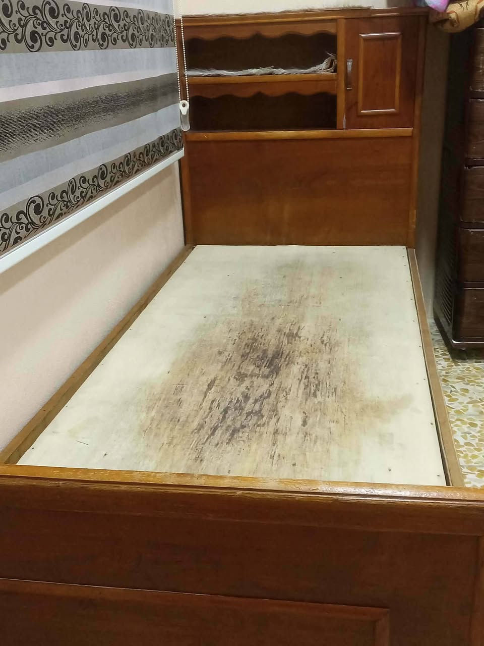 السلام عليكم
انتبه اني فقط مكلف بالمنشور
تختات ابو نفر عدد 2 طخم 
نفس ما واضح بل صورة 
عنوان موصل جانب ايسر حي النبي يونس 
السعر 120 بيهم مجال خاص مغلق واتساب مغلق 
هذا رقم صاحب تختات ***********
