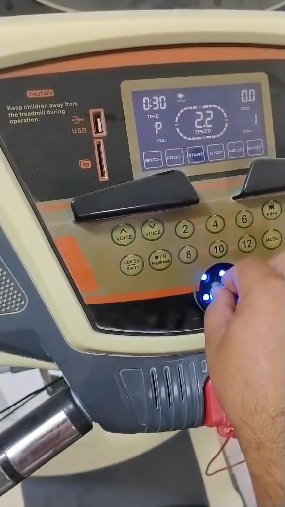بنات 
جهاز الجري حجم كبير  نضيف وماطوراته مكفوله ..


**إذا كنت صاحب هذا الإعلان وتريد حذفه لأي سبب، رجاءا أرسل رسالة إلى الدعم الفني**