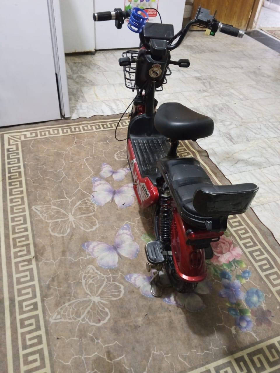 السلام عليكم
دراجه شحن للبيع حجم 14 بطاريات جديده  نضيفه. 
***********
