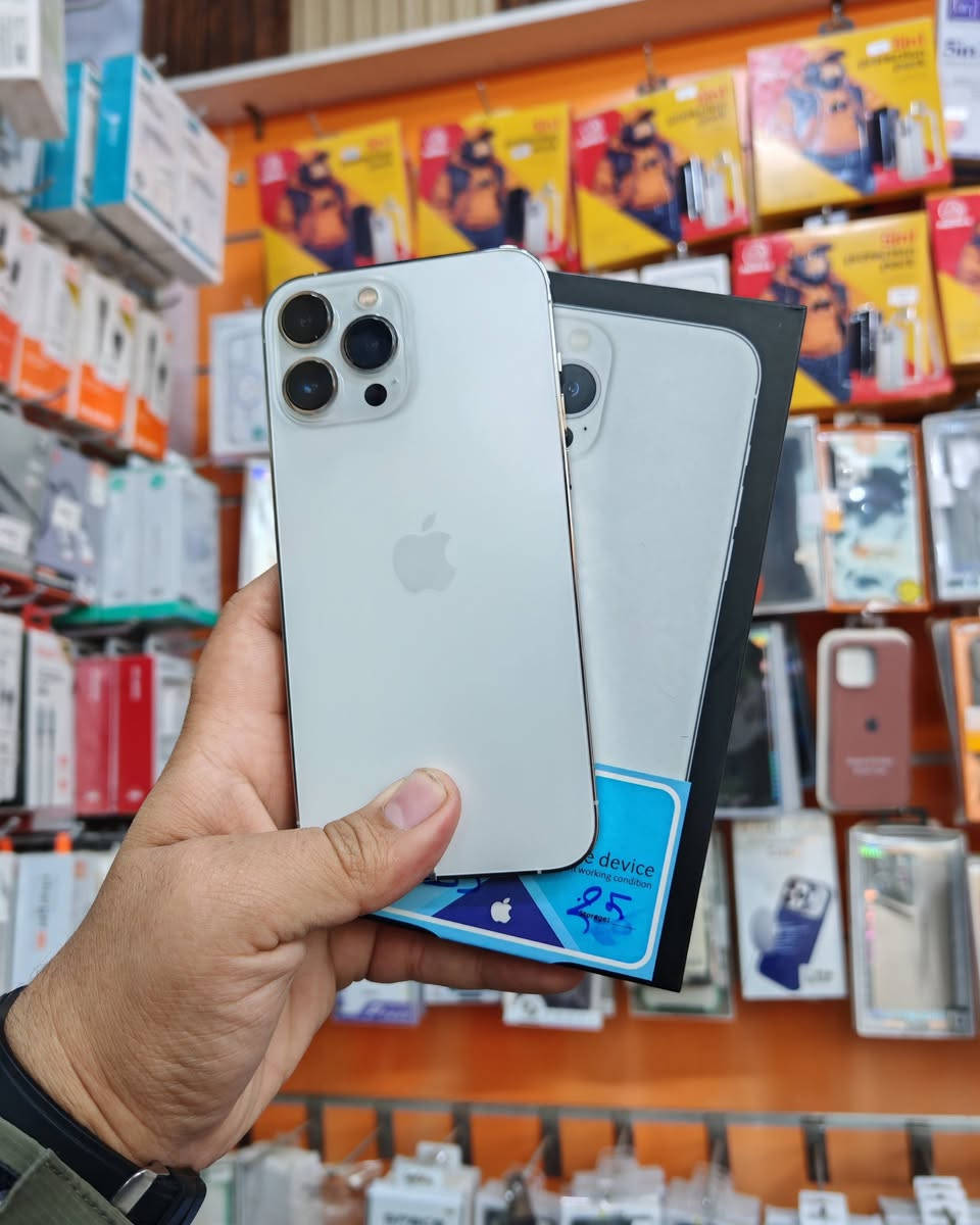 آيفون13 برو ماكس 📱
الذاكرة: 256 جيجا
الحالة: نظافة 100% ✨
البطارية: 85%  بلاديه ما معلايه🔋
الكارتون كامل ومطابق 📦

السعر: 705 💰

للأستسفار 
***********

