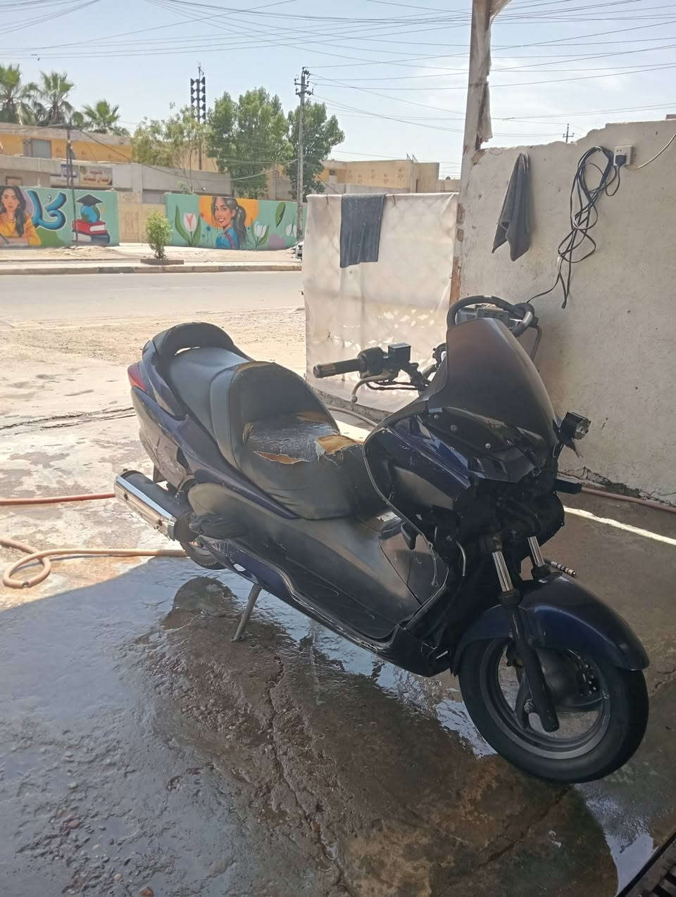 سلام عليكم دراجه فورزه للبيع المكينه مكفوله من الفتح جويتر منضف فيتم جديد دراجه كشرها مو حلو كدامك بس مكفوله المكينه كهربائية كلها شغاله المكان بغداد الشعب 
الرقم ***********
