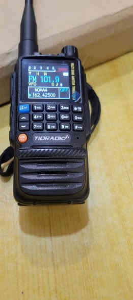 السلام عليكم راديو بهذا الشكل جديد غير مستخدم ابحث عنه بالنت السعر ٥٠ بغداد ***********
