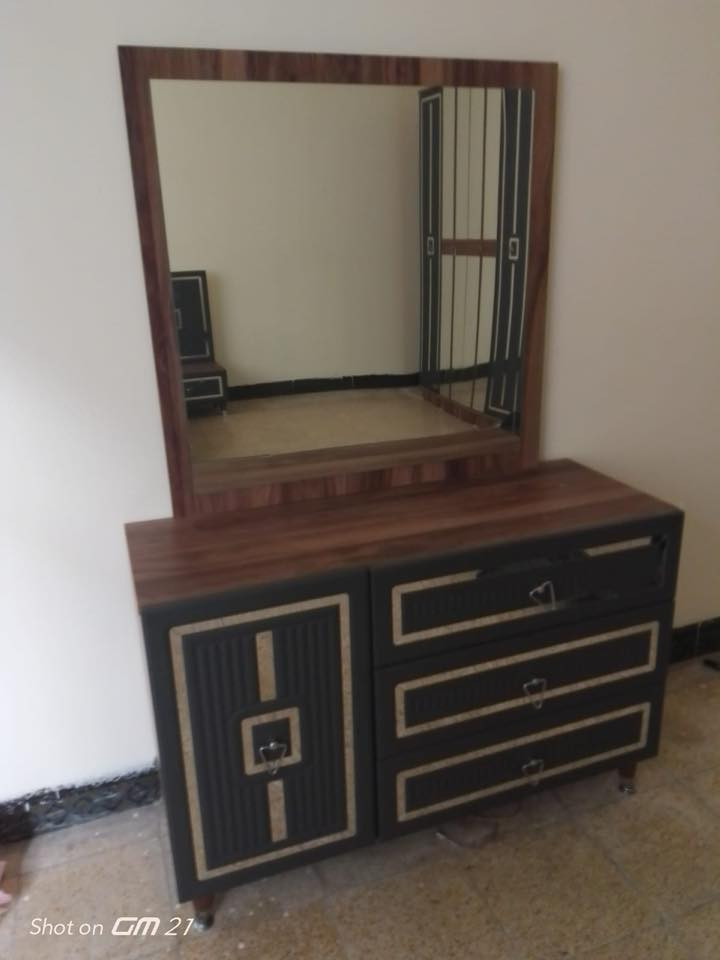 غرفة نوم نفر مستعملة كم شهر نضيفه كثير سعرها ٣٥٠ الف وبيها مجال والثلاجة نضيفة وشغالة سعرها ٢٠٠ وبيها مجال 

‭٠٧٧٧ ٩٣٨ ٦٨٤٧‬
