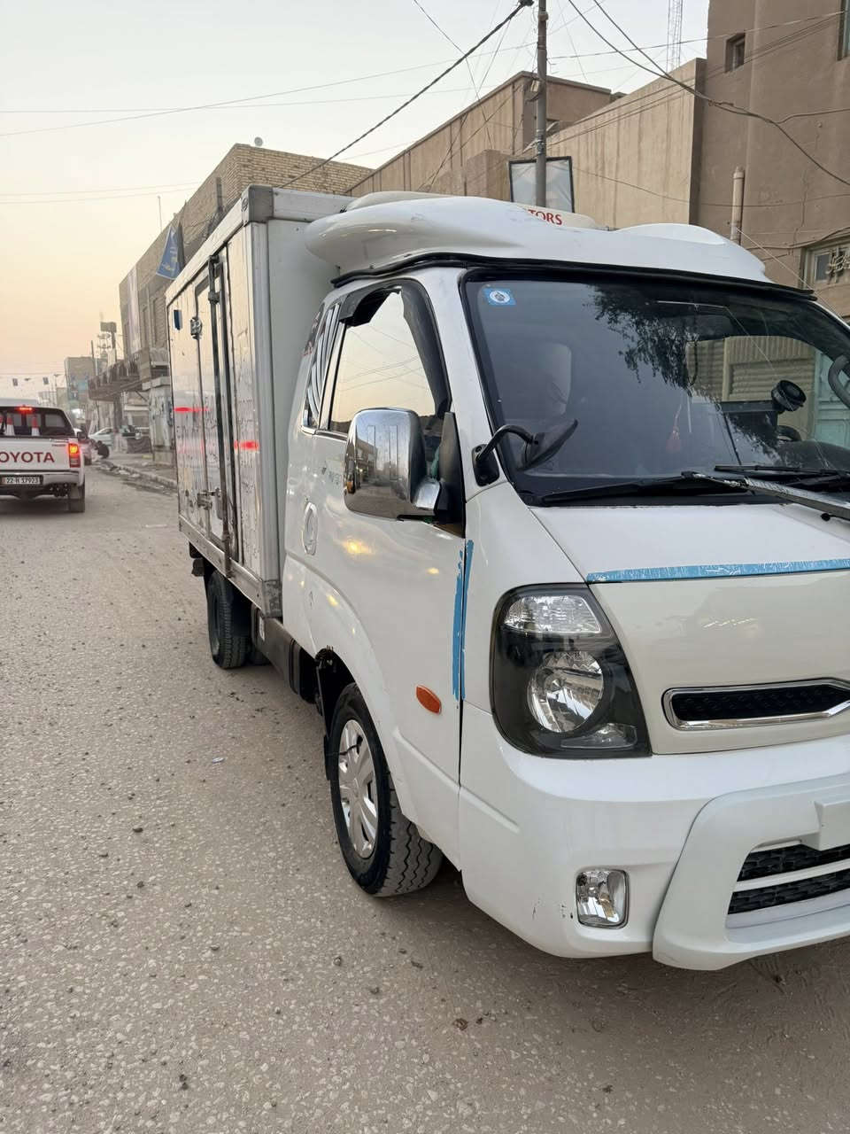 سلام عليكم 
كيه براد 2007 محدث 2020
تبريد تجميد امامي خلفي 
 مكينه 3000 مفتوح مشترك 
تخم تاير امامي 
تخم تايم خلفي 
باتري جديد 
حداديه جديده ستوني سوتها
رقم بغداد بسمي مدمداور ثاني يوم 
المكان دوانيه قضاء الحمزه شرقي
سعر 97 
*********** اتصل وبيك خير وتدلل
