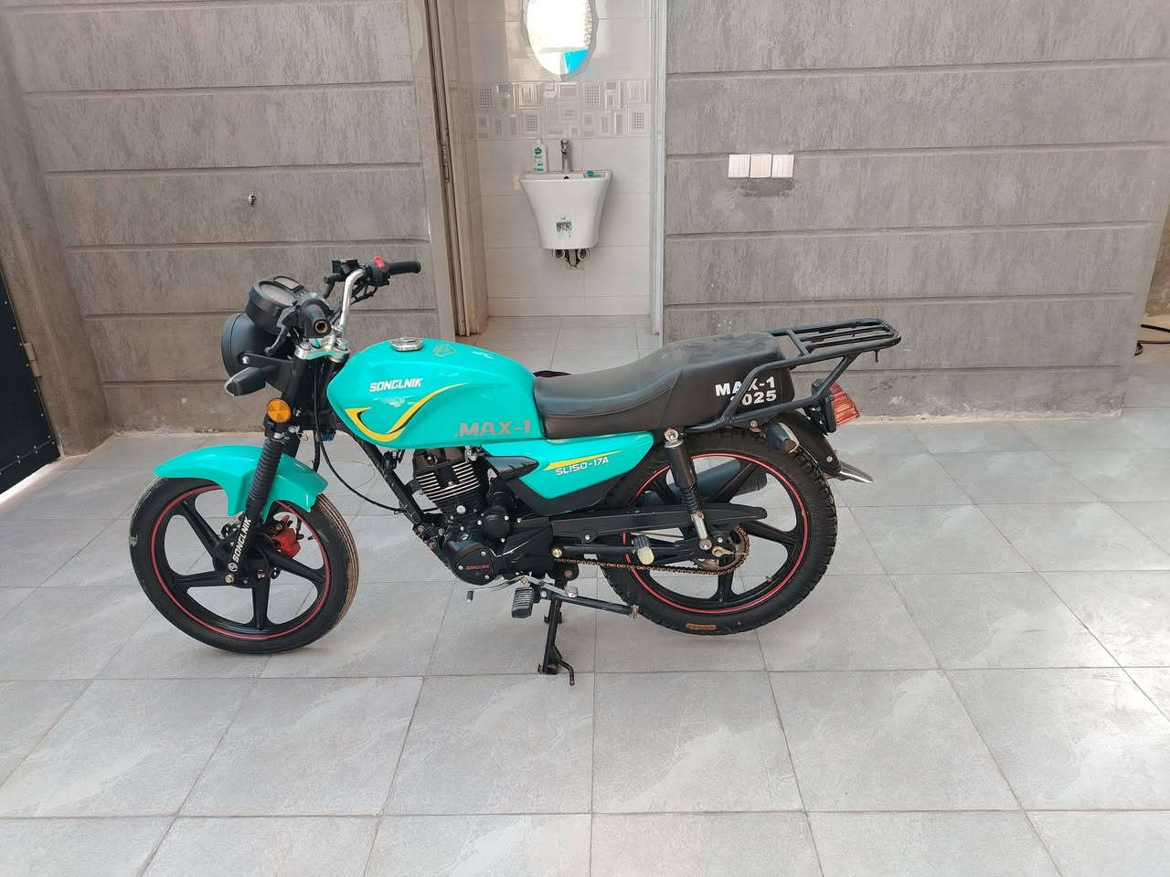 شاينك موديل 25 اوراق كامله الدراجه نقص بس جاملغ صار بي طين ونكسر السعر 750 اوبيه مجال مكاني بابل ***********
