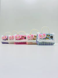 شنطة ميني بنات • يد لؤلؤ • وردي أزرق بنفسجي بيج