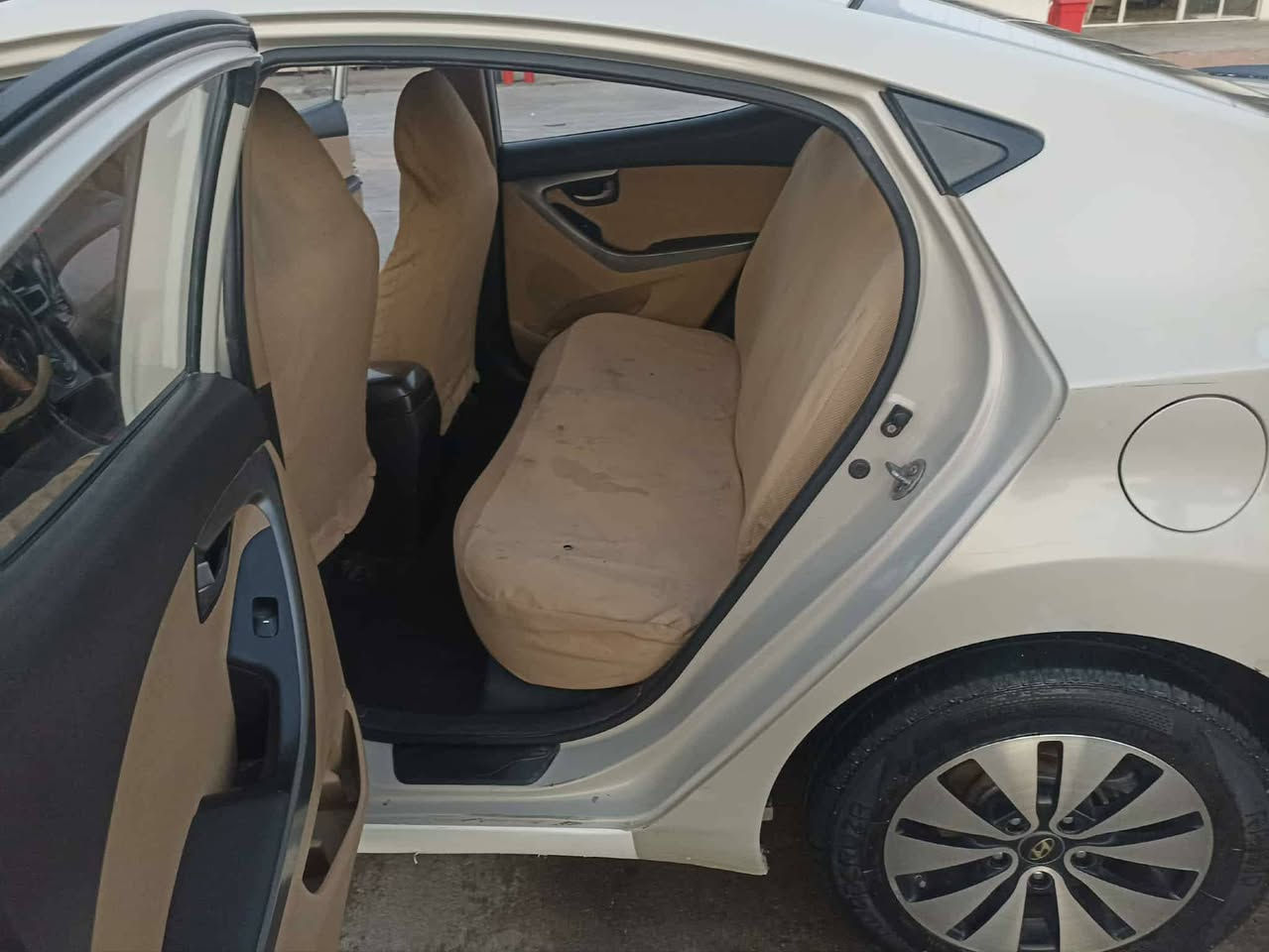النترا موديل ١٢ ضررها موضح بالسونار  رقم انبار مشروع وطني محرك١٨٠٠ كير تبريد مكفول سياره مكفوله من الكلبه والتجيه :مراوس او للبيع  السعر لان مراوس مكدر اذكره يريد يعلق واذكر اله السعر ***********
