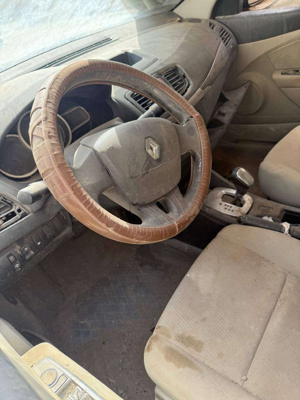 رينو فلاونس ٢٠١٦ مكفولة سابقا حادث طوبة فلتت شواصي ولغود سايمات تضرر جاملغ امامي واذان الكير ***********
