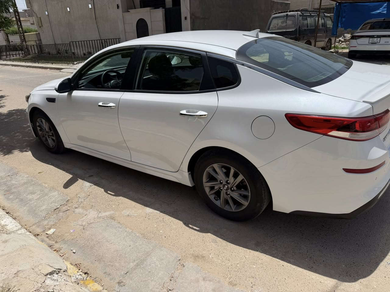 السلام عليكم شباب عندي كيا أوبتيما جديده كلش وارد أمريكي موديل2019 حادث كلش خفيف بدون شاص بدون أيرباك صبغ فقط بنيد شبر بارد بالجاملغ الأمامي صورة الحادث مرفقة المكينة كفالة الكير كفالة صدر تخم تاير ماشية 73,000ميل تبريد ثلج السيارة باسم صديقي تحويل ثاني يوم السعر 140 وبيها مجال للأستفسار *********** مكان السيارة العامرية
