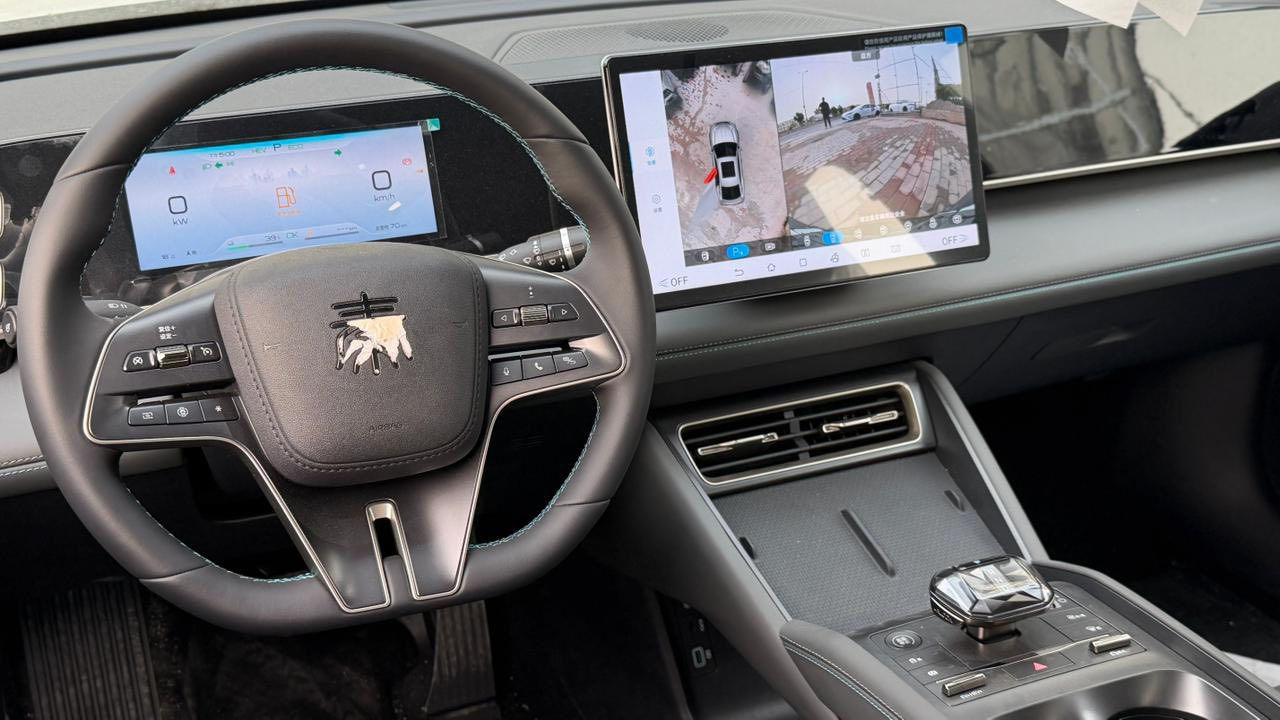 BYD Qin L  
متوفرة الأن 
شركه لدى سهل المجد لتجاره السيارات 

⚙️ المحرك والأداء

🔹 محرك 4 سلندر 1.5 لتر بنزين / هايبرد Plug-in Hybrid
🔹 كير أوتوماتيك ذكي وسلس
🔹 أوضاع قيادة متعددة (Eco / Normal / Sport)
🔹 ويل ألمنيوم 18 إنج
🔹 بصمة تشغيل + دخول ذكي
🔹 تشغيل عن بعد واغلاق 
🔹 Auto Park
━━━━━━━━━━━━━━━━━━━━━

🛡️ أنظمة الأمان والمساعدة

▪️ كاميرات محيطية 360° /5 كاميرات 
▪️ حساسات أمامية وخلفية
▪️شفتات ستيرن
▪️ رادار أمامي للتحذير من الاصطدام
▪️ مثبت سرعة ذكي (Adaptive)
▪️ تحذير ومساعدة المحافظة على المسار
▪️ نظام النقطة العمياء
▪️ تحذير حركة المرور الخلفية
▪️ نظام الثبات الإلكتروني ESP
▪️ مانع انزلاق
▪️ هاند بريك كهرباء + Auto Hold

━━━━━━━━━━━━━━━━━━━━━

🎛️ الداخلية والتجهيزات

▪️ شاشة وسطية كبيرة
▪️ عدادات ديجيتال كاملة
▪️ Apple CarPlay & Android Auto
▪️ تكييف أوتوماتيك قطعتين
▪️ كراسي جلد فاخرة
▪️ كراسي أمامية كهرباء 
▪️ ستيرن تحكم جهتين 
▪️ منافذ USB أمامية وخلفية
▪️ إضاءة داخلية محيطية متعددة الألوان
▪️ قفل مركزي + إنذار
▪️ أنوار LED أمامية وخلفية
▪️ مرايا كهرباء مع إشارة

━━━━━━━━━━━━━━━━━

━━━━━━━━━━━━━━━━━━

📍 شركة سهل المجد لتجاره السيارات الحديثه
بغداد – السيديه  – قبل دخول الخيزران 

📞 ***********
📞 ***********
📞 ***********
📞 ***********

#BYD
#QinL
#سيارات_بغداد
#للبيع
#هايبرد
