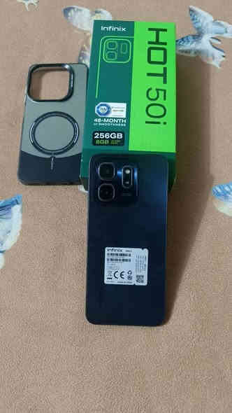 هوت 50 ذاكرة 256 رام 8 نضيف جداً ملحقات فقط كارتون 
السعر 125 وبي مجال قليل 
***********
