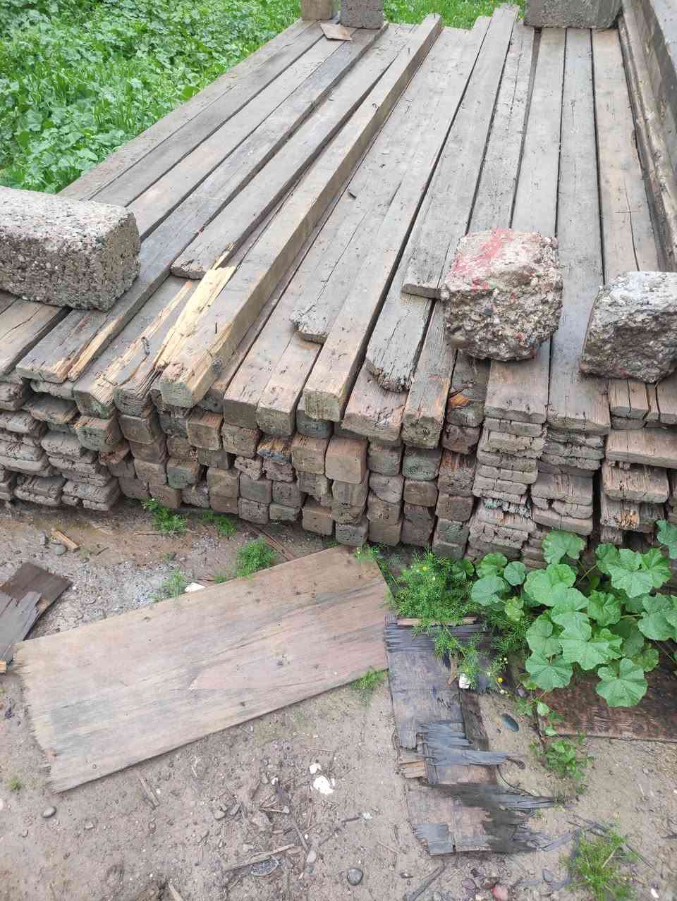 خشب للبيع مال200 متر سعر 5ونص وبي مجال ***********
