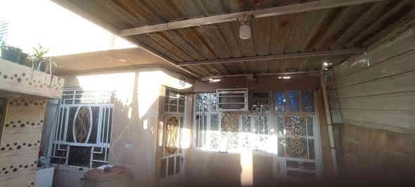 السلام عليكم 
دار لبيع أو مراوس
 شارع البداله قرب مدرسة الشيماء 
130 متر واجهة 7 
غرفتين 3×5 
استقبال 3×5
مطبخ 3.250×5
بناء 2018 
خدمات مي وكهرباء ومجاري كامله
صب مسلح الشارع  الرابط بين الرئاسه والبداله جاي يمشون معامله تبليط ومشمول بالتطويب
 للاستفسار ***********
