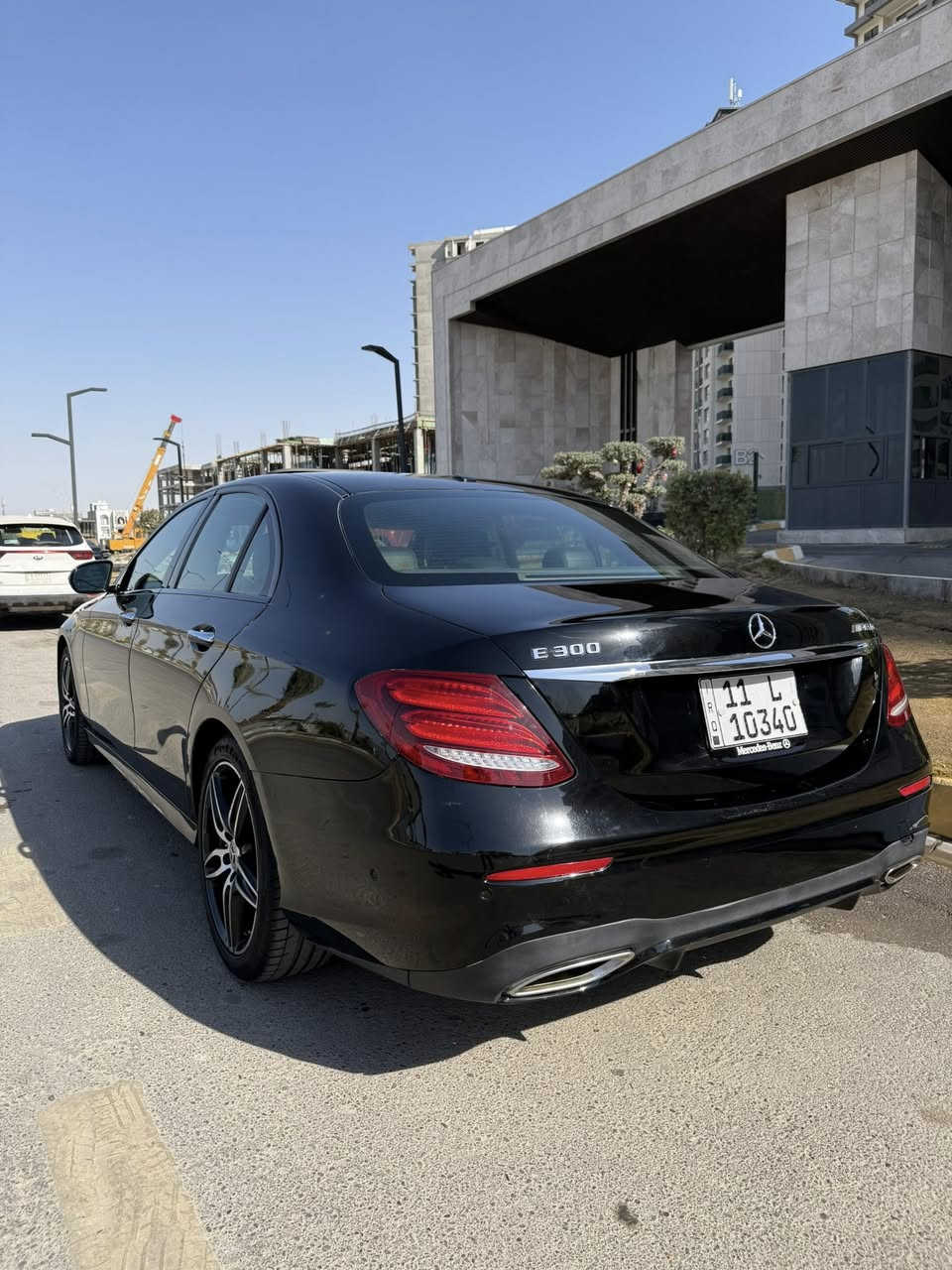 السلام عليكم 
مارسدس 
E300
اسود 
فول مواصفات 
2019 model
(٤ قطع صبغ 
بغداد دولي تحويل ثاني يوم
سعره ٢٣٩ قفل مال بيع او مراوس 
ناشره بسعر c300
للاستفسار 
*********** واتس
