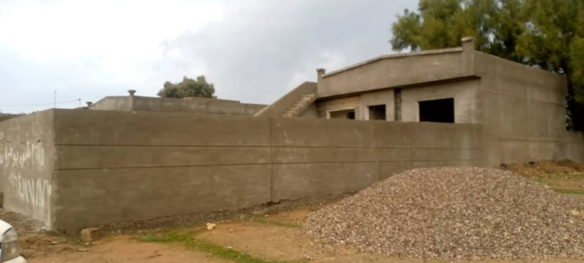 سلام علیکم .
ئه م خانووه بوفروشتن
300متره روو له قیبله یه شوینێکی زور خۆشی هه یه
ناونیشان باریکه
ژ.م ***********
