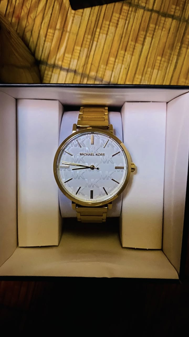 ساعة مايكل كورس نسائية 
القطر 38
لون ذهبي مختم 
سعرها بالوكالة 200 دولار 
السعر 100 مع التوصيل


**إذا كنت صاحب هذا الإعلان وتريد حذفه لأي سبب، رجاءا أرسل رسالة إلى الدعم الفني**