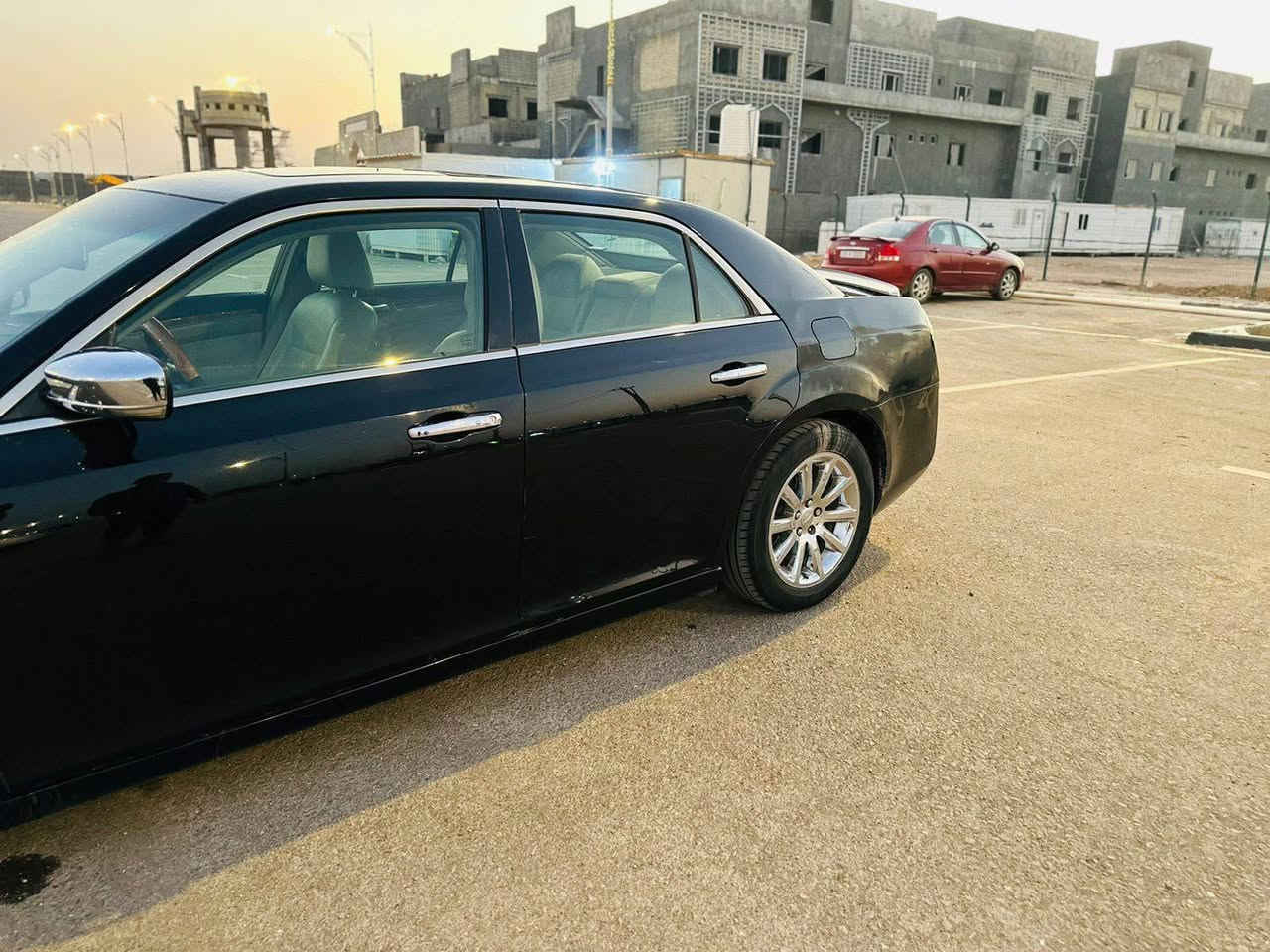 السلام عليكم 
كرايسلر للبيع فقط 
موديل 2013
حادث جاملغ خلفي ايسر 
وجاملغ مبدل نفس الون امامي ايمن 
السيارة فول مواصفات للأخير 
داخل عسلي
مكان السيارة بغداد 
رقم بغداد بسمي 
السعر 165 وبيها مجال 
***********
