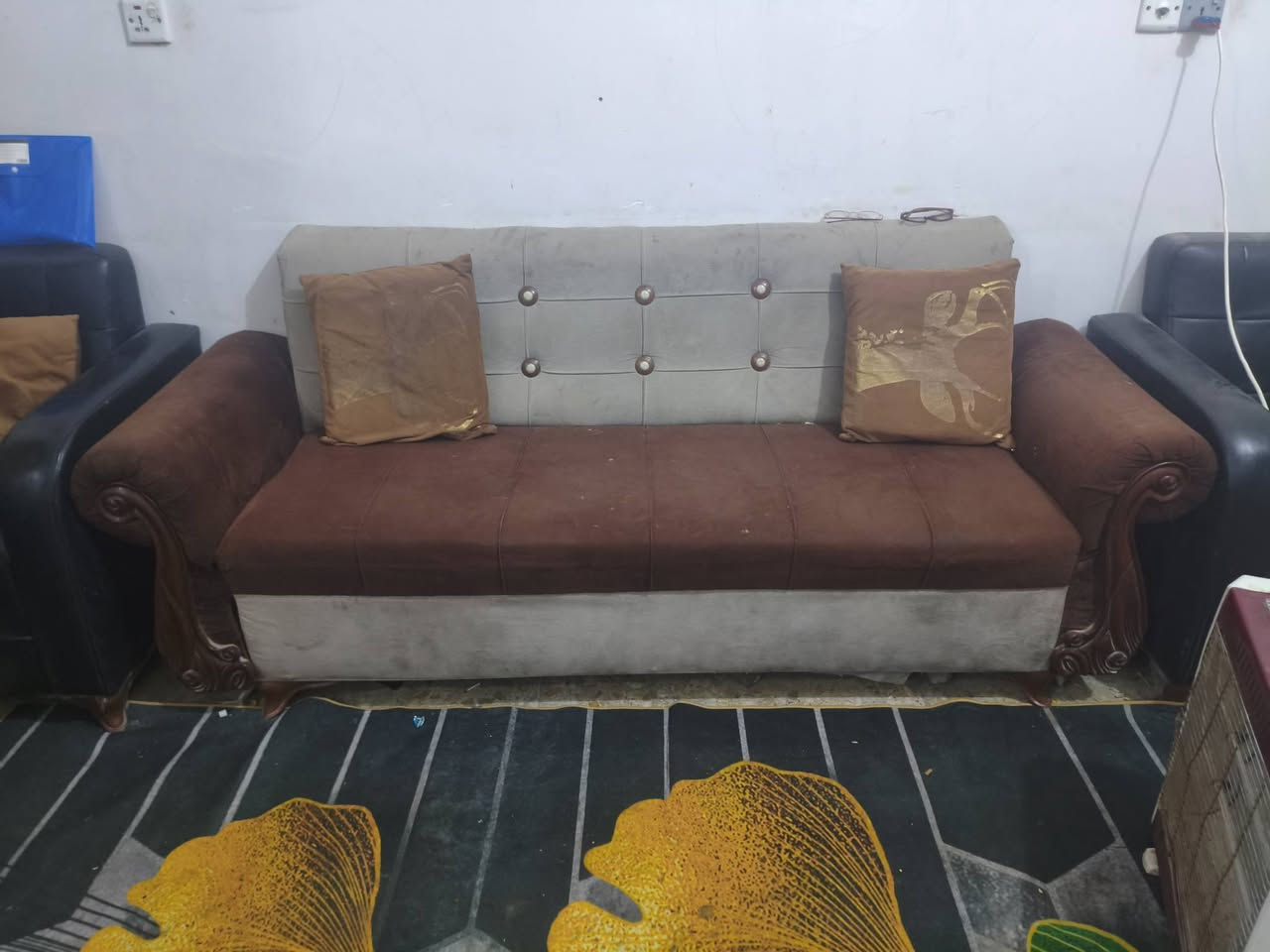 قنفات للبيع كدامكم  نضيفات  مكاني بغداد الحريه شراي يراسلني وتساب ***********
