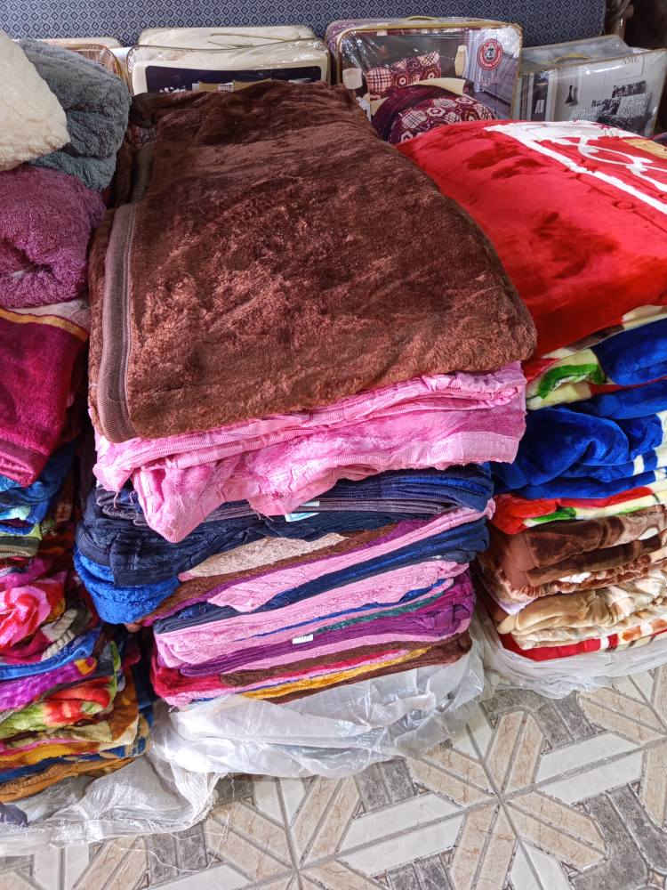 🛌 وجبة جديدة من البطانيات الفاخرة وصلت الآن! 🛌
جددوا دفء بيتكم مع تشكيلتنا الجديدة والمميزة، ألوان تجنن وخامات تخبل تناسب كل الأذواق. اختاروا اللي يناسبكم من القائمة التالية:
1. بطانية (رسم + لمعة) ✨
الوزن: خفيف وعملي.
المميزات: نقشات رسومات فنية مع لمعة مميزة، متوفرة بمختلف الألوان والأشكال.
2. بطانية (سادة + لمعة) ✨
الوزن: خفيف.
المميزات: لعشاق البساطة والرقي، سادة بلمعة براقة.

3. بطانية (نقشة + محفر + لمعة) - الملكية 👑
الوزن: ثقيل (8 كيلو) لدفء مثالي.
المميزات: شغل محفر بارز ونقشات راقية جداً.

4. بطانية (نقشة + محفر + لمعة) - العملاقة ❄️
الوزن: ثقيل جداً (10 كيلو) لليالي الشتاء القارصة.
المميزات: أعلى درجات الجودة والمتانة بمختلف الألوان.

5. بطانية (نقشة خفيفة + محفر خفيف + لمعة) ✨
الوزن: طبيعي (5 كيلو).
المميزات: توازن مثالي بين الوزن والدفء مع لمسة محفرة ناعمة.
6. بطانية (نقشة خفيفة + لمعة) ✨
الوزن: طبيعي (4 كيلو).
المميزات: خفيفة على الجسم، دافئة، وألوانها متوفرة بكثرة.
📍 العنوان: [حلة طهمازية عامود 98 مقابيل مطعم رمانة]
📞 للحجز والاستفسار: [***********]

#بطانيات #تجهيزات_منزلية #شتاء_2026 #وجبة_جديدة #ديكور_منزلي الهندية, كربلاء
