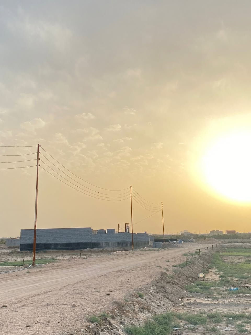 سلام عليكم
قطع أراضي البيع 
موقع مميز وسعار ممتاز 
فرصه سكنيه وستثمار المستقبل القريب 
📍موقع الصالحيه شط العرب من قرب تحله ماء 
نوع طابو طابو زراعي خدمات ماء وكهرباء 
سعر 200متر 15مليون الاستفسار على واتساب***********
