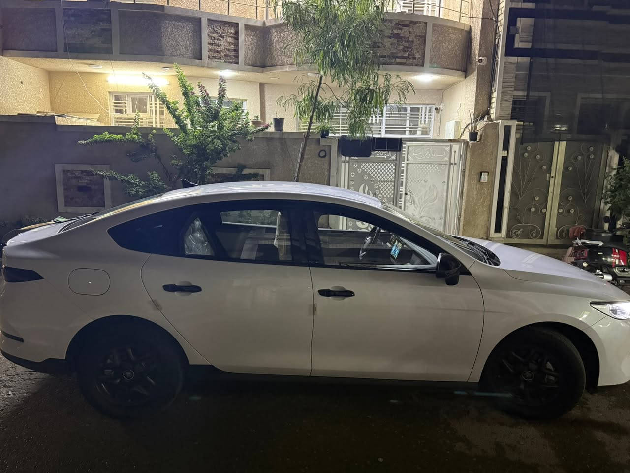 السلام عليكم
BYD QIN PLUS للبيع موديل 2025
سيارة جديدة بوضع الزيرو ماشيه 3200 فقط قابل للزايده داخل ابيض
رقمها بغداد ب اسمي تحويل ثاني يوم
منزل عليها كل البرامج ومحدثها اخر تحديث
ممشاها 3200 قابل للزياده
السيارة عليها اضافات من خياط ستيرين يدات بلاك مري بلاك جنح خلفي بك لايت مغلف بلاك ايضاً مطريات بلاك كت كامل بلاك
غراضها كاملة من شاحنه ومن عدتها وكامل
السيارة بيها ملاحظتين بس الي هنه صبغ بالدعامية الأمامية وموجودة الصور لليحب يشوف وبارد بالبنيد ع كد شبر سيارة جديدة اخت الزيرو وبسعر حلو
مكان السيارة بغداد الشعب
سعرها 18250 وبيها مجال 
للتواصل ***********

