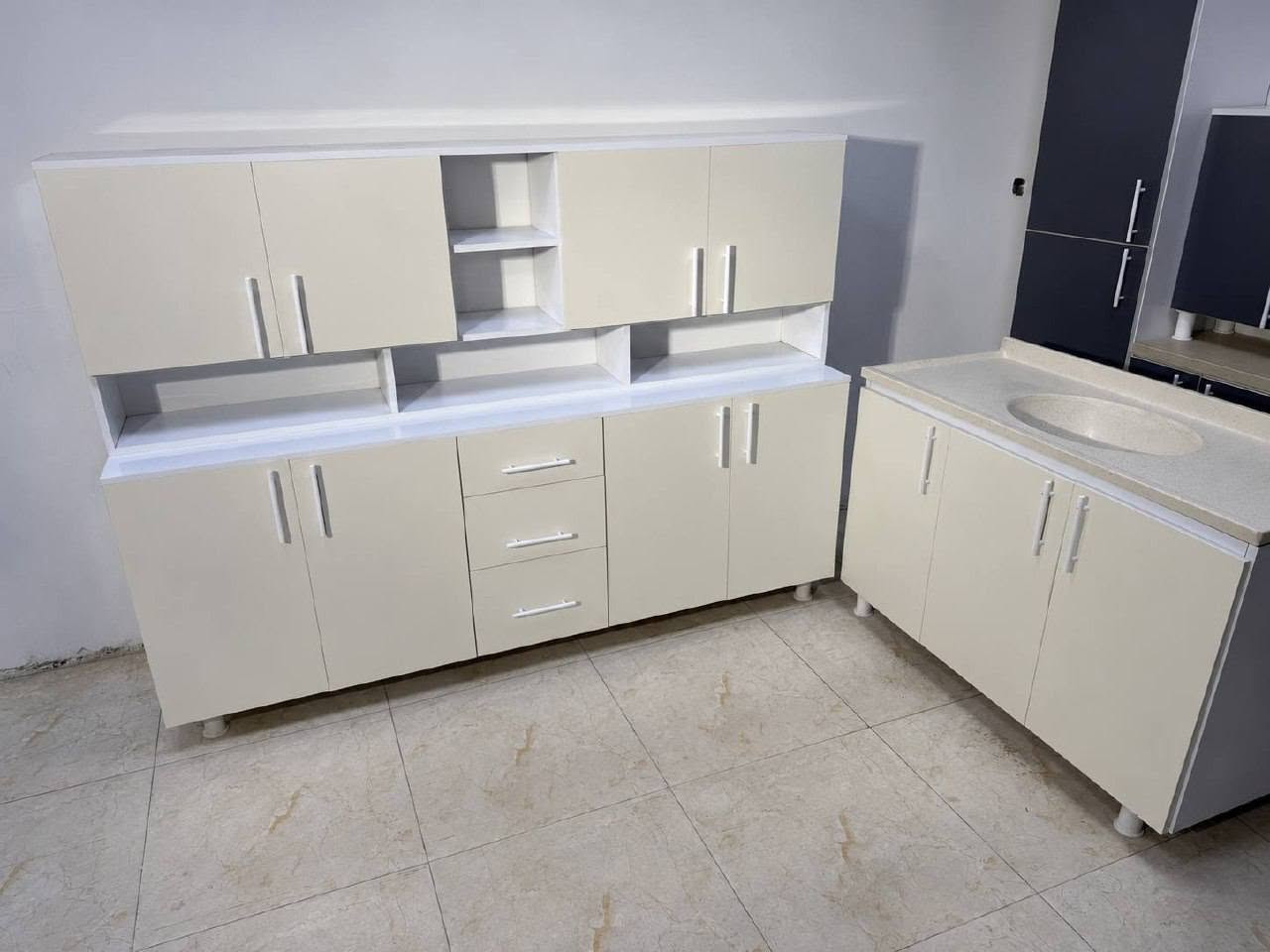 حابة تجددين مطبخج وبسعر على قد الإيد؟ 🛋️✨
جبنالكم كاونترات خشب MDF، موديلات ترتب المطبخ وتطلع مظهرة كلش حلو ونازك، وبنفس الوقت سعرها كلش مناسب وبيه تخفيضات قوية من المخزن مباشرةً، يعني عملية واقتصادية ومترهق الميزانية 💪
🚚 متوفر توصيل سريع.
📥 دزولنا رسالة هسة وشوفوا الموديلات المتوفرة وتدللون.

#جاهزات سعر قياس المترين
كاونتر قياس مترين  
وسنك متر و20

 السعر💸::260الف فقط 

الإضافات 
جراره وحده 10 الاف 

ثلاث جرارات 25 الف 

سقف الوان وجكمجه ملحق 10 الاف 

ارتفاع استندر وعمق استندر 100 الف 

ملحق عدل بدون رفوف 10 الف

للحجز والاستفسار ارسل سكرين واتساب فقط***********]
------#كاونترات #مطابخ #تخفيضات #اثاث_عراقي #كاونترات_خشب #تجهيز_مطابخ #بغداد #المحافظات
