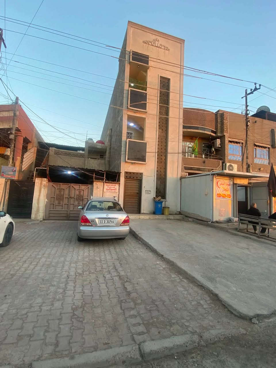 بنايه للبيع الشعب حي التجار
المساحه 87
الواجه 4/30
النزال 20
متكونه من 3 طوابق
كل طابق شقه 
كل شقه متكونه من غرفتين نوم  ومطبخ  وحمام ومناور 2
الاستفسار مكتب برج بغداد شارع التجار 
***********
