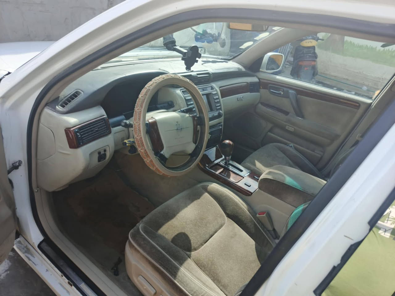 سلام  عليكم سيارة ملكه موديل 2000 سيارة مكفوله من كصه ونقل جثه 
مكينه فيفي تي 
سيارةجاهزه     بيع او مراوس  حسب الرابع 
  مكاني ديوانيه.  مراسله او الاتصال ع الرقم ***********
