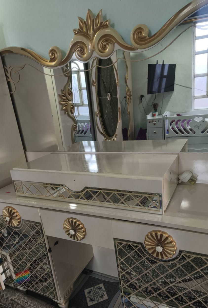 غرفه تركيه 9 قطع نضيفه جدا 
السعر 475 
العنوان الديوانيه الحمزه شرقي


**إذا كنت صاحب هذا الإعلان وتريد حذفه لأي سبب، رجاءا أرسل رسالة إلى الدعم الفني**