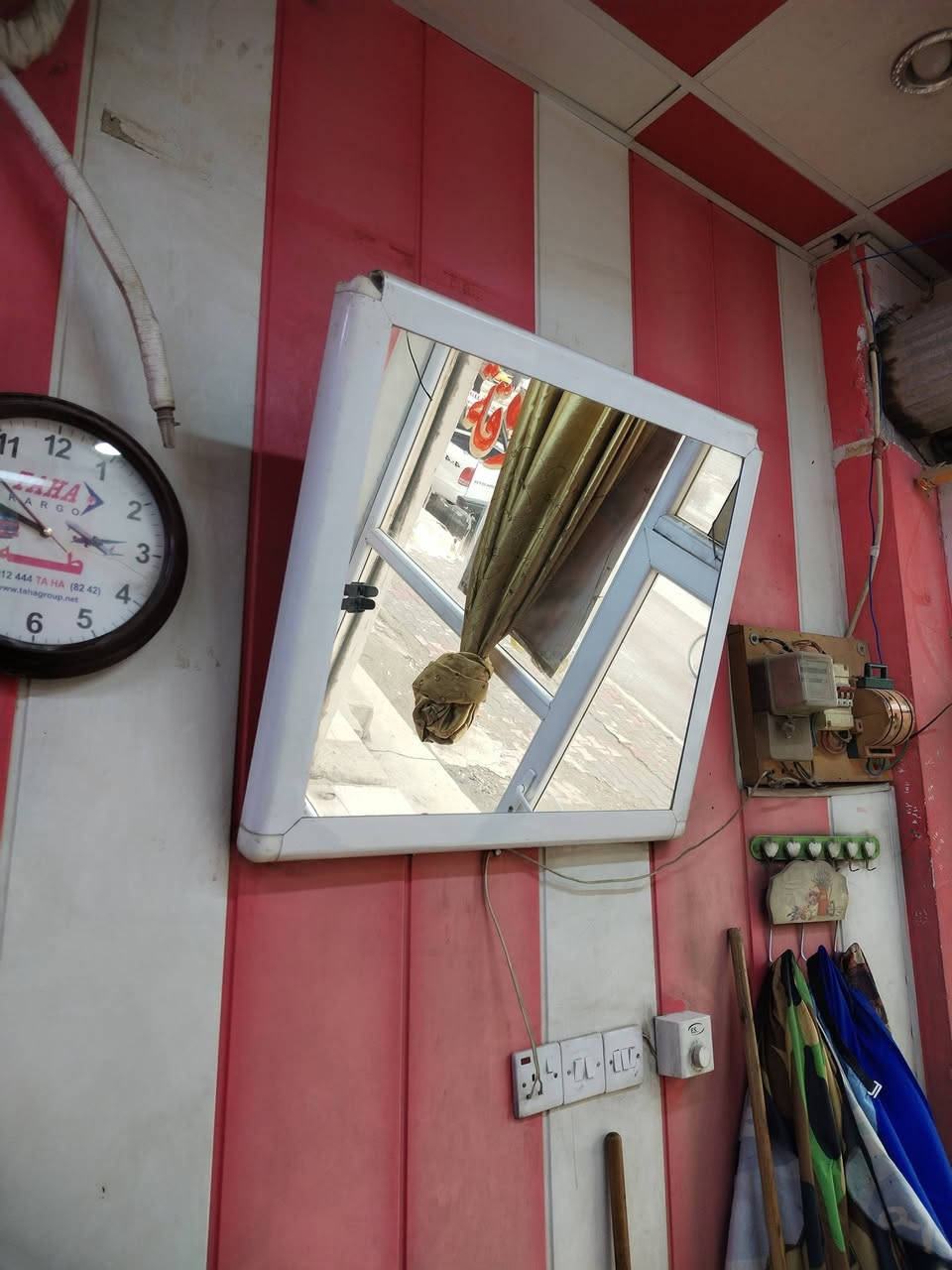 متاح محل حلاقه كامل مكمل بس تجي تشتغل شغل خير من الله مكان  كركوك حي العسكري قرب صيدليه كردستان ***********
