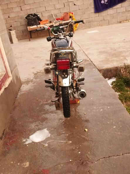 سلام عليكم درجه يرني 22 للبيع و مروس درجه خير من الله نعمه وحلوه كهربيات كله شقله وارق ضايعه بس بيه بلته ورقم شاصي مكفوله من السرقه و العشير ‏ هذ الرقمي الاستفسار‪0770 165 8371‬‏
