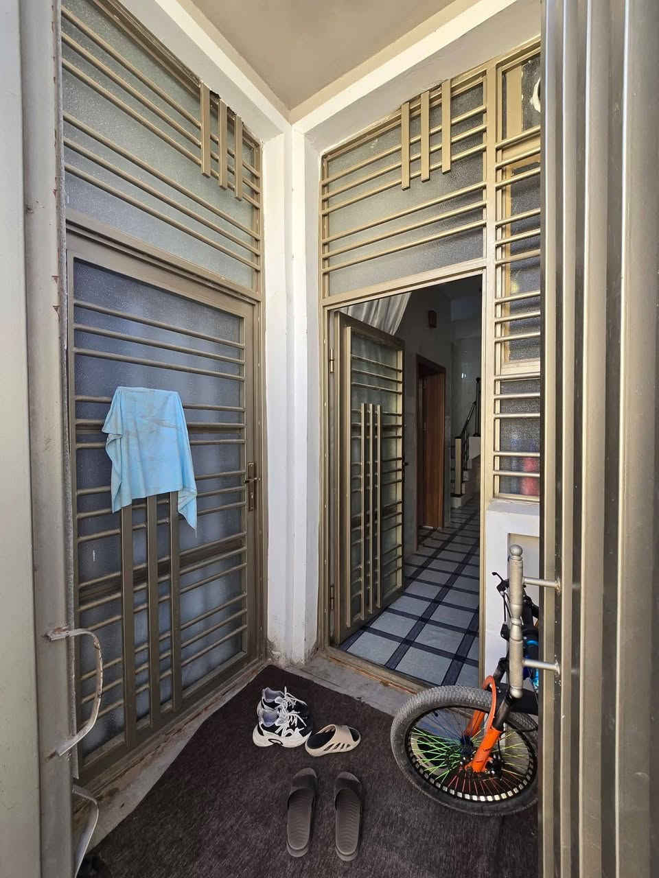 عروض مكتب جوهرة الفرات🏠🏜️ 👉
👇
يتوفر بيت 🏠المساحه50متر الواجهه7النزال7.25(حي الزهراء تدخله من فرع اسواق سلام خلف حي العباس)) البناءطابوك طابقين كونكريت 

🏠💎الطابق الاول استقبال+مطبخ+صاله صغيره+منور+صحيات

الطابق الثاني 
♦️💎2غرف نوم+ صحيات+ سطح بناء((2025))

يصلح للسكن او حسينيه.  يصلح للاستثمار👈طريق بغداد(( حي الزهراء تدخله من فرع اسواق سلام خلف حي العباس ))

طابو زراعي سند25.🏠 ماء كهرباء مجاري تبليط
♦️💎يباع مع الاثاث
👇للستفسار
العنوان كربلاء المقدسه من يريد الاستفسار الارقام متوفره شرح مفصل 
من يريد ان نعرضه له بيته اوقطعته👉 فليتواصل معنا 👇👇

للستفساراكثر عن التفاصيل مراجعة
مكتب💎جوهرة الفرات💎 قنطرة السلام مجاورمطعم عين التمر
***********ميثم 
***********ميثم 
المندوبه أيه
