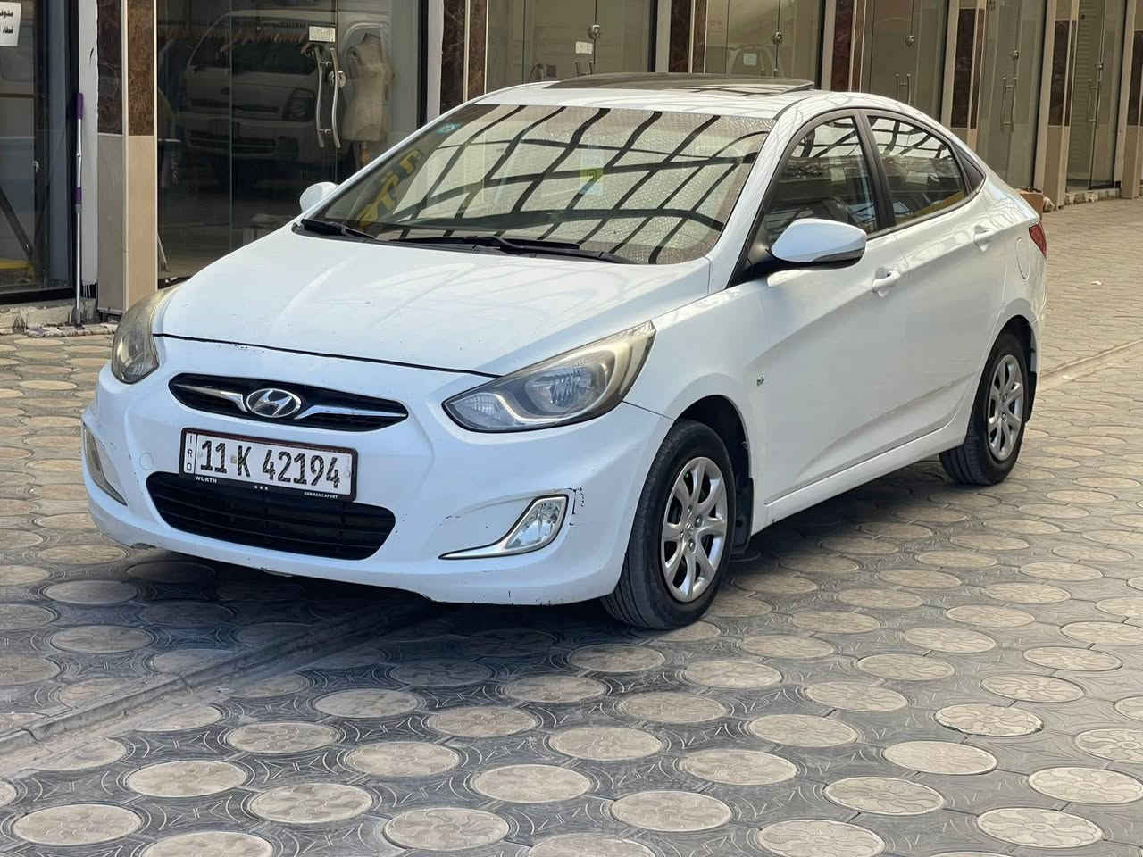 السلام عليكم بيع مستعجلل 
اكسنت 2014 خليجي  محرك 1600 رقم بغداد ب اسمي
السيارة كلين
سلايد روف ، تحكم ستيرن 
ويل كب 5
ارضية جلد مدوشمة 
شاشة اندرويد 
ماشية 108 الف كيلو
عليها ادامة كاملة
تايرات باتري بلكات مجاول فلاتر صدر جديد 

بيها بارد باب الراكب اثر شخط  فقط .
 
المكان بغداد الجديدة / حي المعلمين
السعر 90
بيها مجال
 ***********
