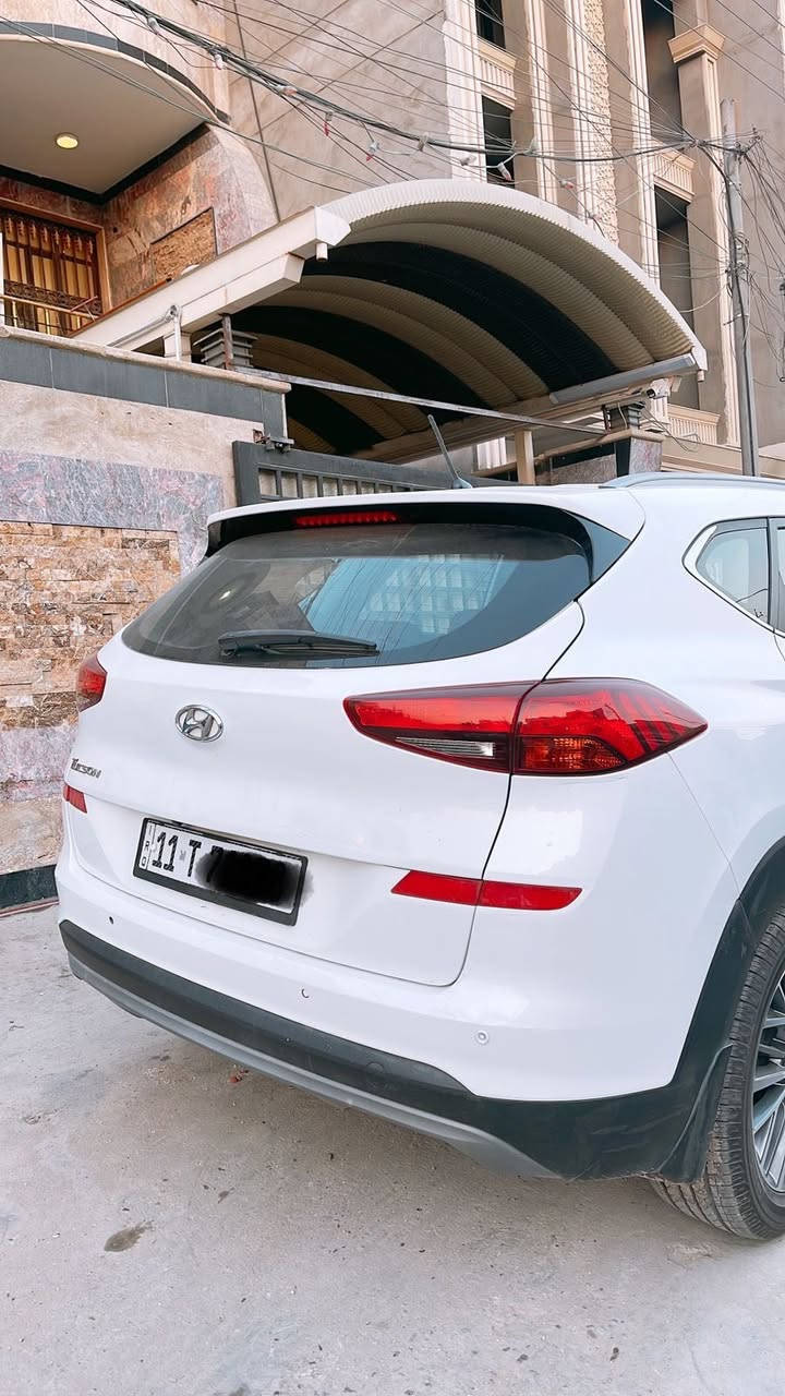 السلام عليكم للبيع توسان  خليجي وكالة الكاصد موديل ٢٠
فول مواصفات عدا البانوراما  رقم بغداد  الدولي. 
سيارة جاهزة من كلشي صدر جديد تبريد ثلج تخم تاير 
كير محرك كلة  جديد سيارة ماشية ٨٢الف 
سيارة بيها ٥قطع صبغ بدون دواخل وسونار بلمنشور 
 مواصفات 
بصمة 
كشنات جلد 
كشنات كهرباء 
شاشة  اندوريد وكار بلي 
كامراة دوارة 
لايت خمس عدسات 
تحكمات  جهتين 
محرك ٢٠٠٠دوش 
مكاني بغداد. 
السعر ١٤٤وبيها مجال 
الشراي يتصل 
***********
