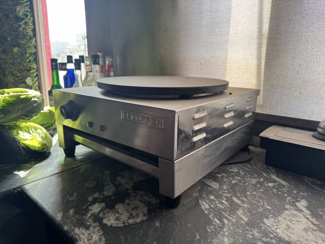 ماكنه قهوه 
وافل 
كريب 
عارضه 
مجمده 
ايس ميكر 
كل هذا ب مليونين دينار 
***********
