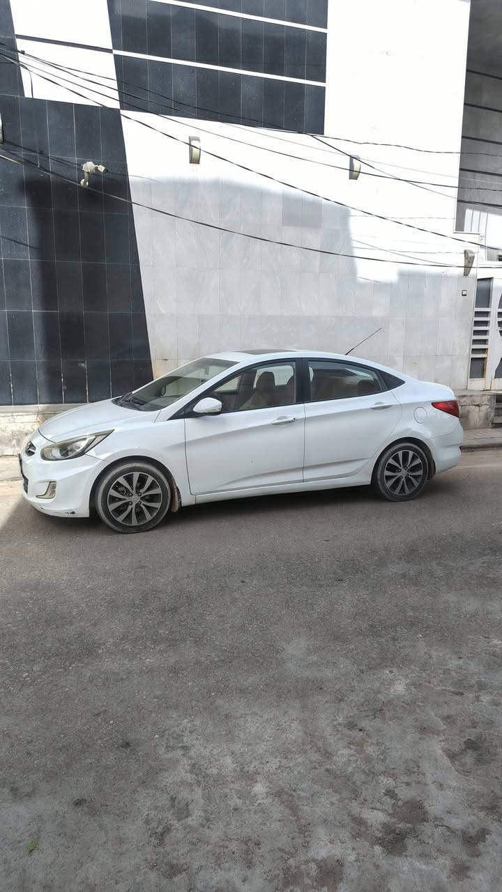 اكسنت مديل 2015  سيارة كفالة فقط ملاحضات بسيطة جداً ماشية 118 ألف  رقم نجف  السعر 118 ////   ***********
