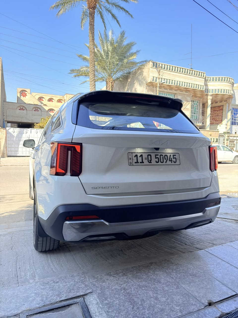 � للبيع كيا سورينتو2024 – 6 سلندر فل مواصفات 🚘
السياره ماشيه 17الف 
🔹 الموديل: 2024
🔹 المحرك: 6 سلندر V6 – 3.5 لتر
🔹 القوة: حوالي 270 حصان
🔹 القير: أوتوماتيك 8 سرعات
🔹 عدد المقاعد: 7 ركاب
بردات خلفيه 
كير ماوس 
✨ المواصفات:
 •فول مواصفات
 • شاشة كبيرة + نظام ملاحة
 • Apple CarPlay / Android Auto
 • كاميرات + حساسات أمامية وخلفية
 • نظام النقطة العمياء + الحفاظ على المسار
 • مثبت سرعة ذكي
 • مقاعد جلد كهرباء
 • فتحة سقف بانوراما
 • تشغيل بصمة + دخول ذكي
 • إضاءة LED كاملة
 • جنوط رياضية

🛡 السلامة:

 • ABS – EBD
 • وسائد هوائية متعددة
 • تحكم بالثبات
  •السعر313 وبيهة مجال  💵 

ملاحظه بيهة بارد ب الباب الخلفي عله مد شبر فقط الباقي كفاله عامه
 
📍 الموقع: بغداد الاورفلي 

📞 للتواصل: ***********
