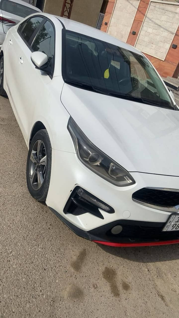 السلام عليكم للبيع سيراتو 19 خليجي  رقم بغداد ماشيه120  الف باسمي
تحويل مشروع وطني
#المواصفات 
محرك 1600
تبريد قطعتين 
داخل لونين 
مري شفط 
أشاير بالمري 
خمسه ويل كب
تحكم ستيرن 
نضامين
سويج شخاطه عدد أثنين
تخم تاير + باتري جديد
السياره مال جناي .
السياره ع وضع الشركه .
باقي المواصفات معروفه 
#السعر146 وبيه مجال قليل

للأستفسار الأتصال على الرقم
***********
العنوان بغداد
