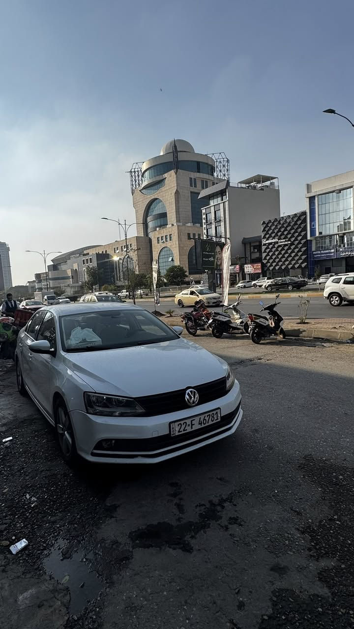 جيتا 2016 خليجي ماشية 170 كم محرك 2000 تنفس طبيعي السيارة حلوه وجديدة السيارة جاهزة على اخر حباية كلشي جديد بيها تخم تايرات جديد صدر جديد السيارة متصرف عليها ربع دينار 
 بيها فقط نصف الجاملغ معدل على البارد ومصبوغ  نصفة فقط 
وهذا رقمي ***********
رقم اربيل 
لمكان بغداد
